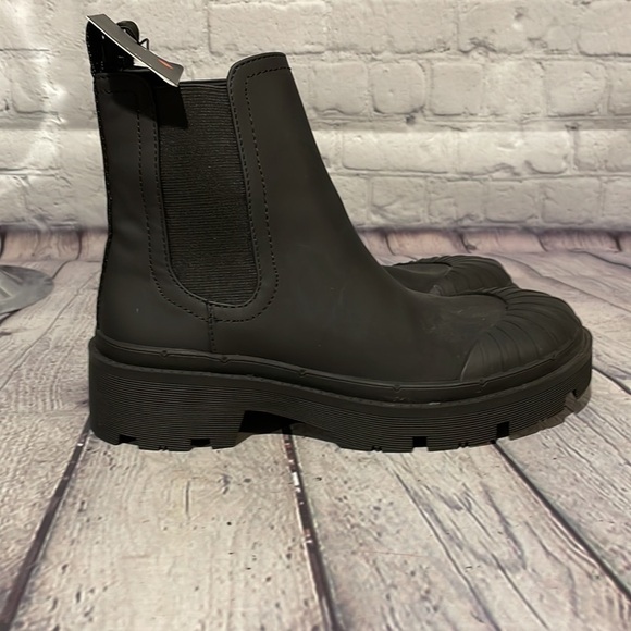 ZARA pull on Matte Black chunky heeled pull on boots Sz35 NWT - Picture 2 of 7